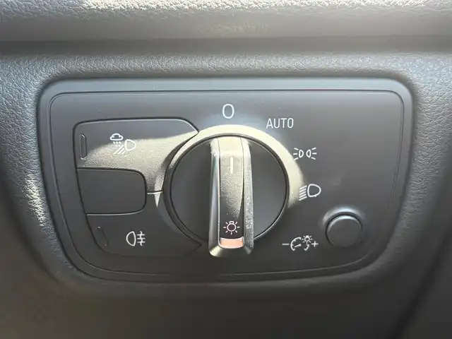 アウディ Ａ６ 2．8 FSI クワトロ Sライン 石川県 2013(平25)年 7万km アイビスホワイト BOSE/純正HDDナビ/4WD/衝突軽減/コーナーセンサー/ドライブレコーダー/アダプティブクルーズコントロール/横滑り防止装置/バックカメラ/電動パーキングブレーキ/電動リアゲート/ETC/メモリー付きパワーシート/運転席・助手席シートヒーター/ミラーヒーター/（AM/FM/CD/DVD/フルセグTV/Bluetooth）/LEDヘッドライト