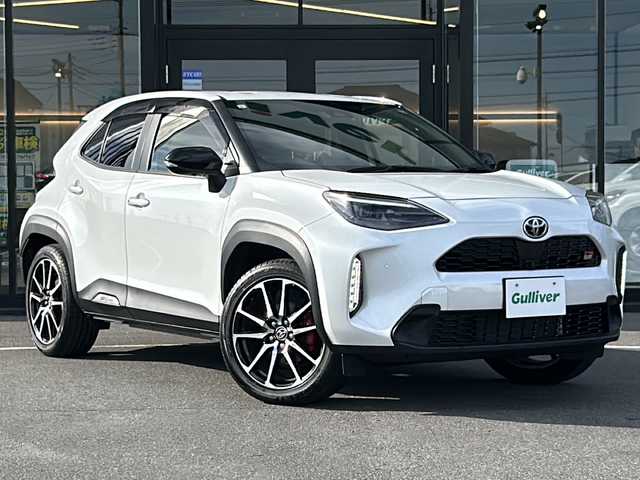 トヨタ ヤリスクロス GRスポーツ 茨城県 2023(令5)年 1万km プラチナホワイトパールマイカ 純正ナビ（Bluetooth接続・AM・FM・USB・Miracast）/全方位カメラ・バックカメラ・フロントカメラ/ETC/純正フロアマット/前後ドライブレコーダー/専用スポーティシート（ハーフレザー）/純正18インチアルミホイール/社外スタッドレスタイヤ4本付/スマートキー/レーンキープアシスト/横滑り防止装置/盗難防止装置/オートマチックハイビーム/衝突被害軽減システム