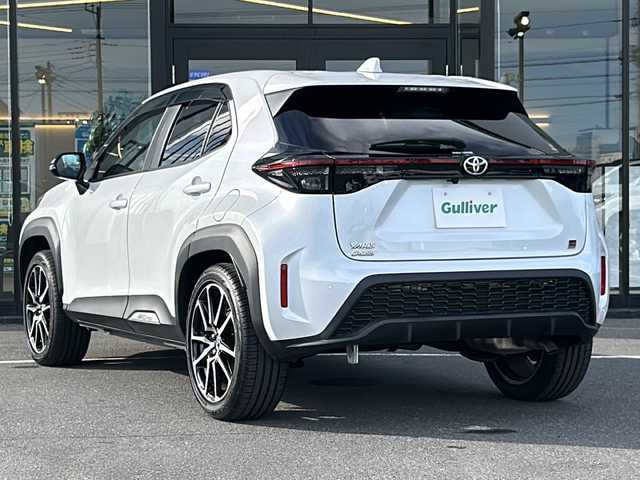 トヨタ ヤリスクロス GRスポーツ 茨城県 2023(令5)年 1万km プラチナホワイトパールマイカ 純正ナビ（Bluetooth接続・AM・FM・USB・Miracast）/全方位カメラ・バックカメラ・フロントカメラ/ETC/純正フロアマット/前後ドライブレコーダー/専用スポーティシート（ハーフレザー）/純正18インチアルミホイール/社外スタッドレスタイヤ4本付/スマートキー/レーンキープアシスト/横滑り防止装置/盗難防止装置/オートマチックハイビーム/衝突被害軽減システム