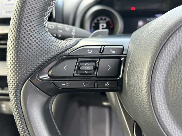 トヨタ ヤリスクロス GRスポーツ 茨城県 2023(令5)年 1万km プラチナホワイトパールマイカ 純正ナビ（Bluetooth接続・AM・FM・USB・Miracast）/全方位カメラ・バックカメラ・フロントカメラ/ETC/純正フロアマット/前後ドライブレコーダー/専用スポーティシート（ハーフレザー）/純正18インチアルミホイール/社外スタッドレスタイヤ4本付/スマートキー/レーンキープアシスト/横滑り防止装置/盗難防止装置/オートマチックハイビーム/衝突被害軽減システム