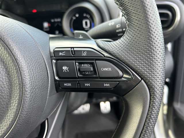 トヨタ ヤリスクロス GRスポーツ 茨城県 2023(令5)年 1万km プラチナホワイトパールマイカ 純正ナビ（Bluetooth接続・AM・FM・USB・Miracast）/全方位カメラ・バックカメラ・フロントカメラ/ETC/純正フロアマット/前後ドライブレコーダー/専用スポーティシート（ハーフレザー）/純正18インチアルミホイール/社外スタッドレスタイヤ4本付/スマートキー/レーンキープアシスト/横滑り防止装置/盗難防止装置/オートマチックハイビーム/衝突被害軽減システム