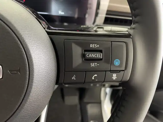 日産 セレナ e－パワー ハイウェイスター V 鹿児島県 2025(令7)年 0.1千km 白 登録済未使用車/プロパイロット（ナビリンク機能付）/+プロパイロット緊急停止支援システム（SOSコール機能付）/+SOSコール/アラウンドビューモニター（移動物 検知機能付）/12.3型NissanConnectナビゲーション/・フルセグTV、BT対応、USB、AM/FM/・AppleCarPlay、AndroidAuto、HDMI/・AmazonAlexa/ステアリングスイッチ/後席モニター/両側電動スライドドア/ドライブレコーダー（前後セット）/インテリジェントルームミラー/ETC2.0/ワイヤレス充電器/電動パーキングブレーキ/オートホールド機能/オートライト/アダプティブLEDヘッドライト/LEDフォグ/純正16インチアルミホイール