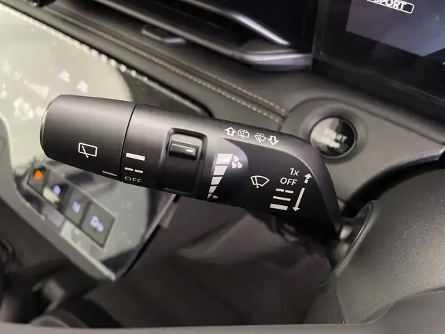 日産 セレナ e－パワー ハイウェイスター V 鹿児島県 2025(令7)年 0.1千km 白 登録済未使用車/プロパイロット（ナビリンク機能付）/+プロパイロット緊急停止支援システム（SOSコール機能付）/+SOSコール/アラウンドビューモニター（移動物 検知機能付）/12.3型NissanConnectナビゲーション/・フルセグTV、BT対応、USB、AM/FM/・AppleCarPlay、AndroidAuto、HDMI/・AmazonAlexa/ステアリングスイッチ/後席モニター/両側電動スライドドア/ドライブレコーダー（前後セット）/インテリジェントルームミラー/ETC2.0/ワイヤレス充電器/電動パーキングブレーキ/オートホールド機能/オートライト/アダプティブLEDヘッドライト/LEDフォグ/純正16インチアルミホイール