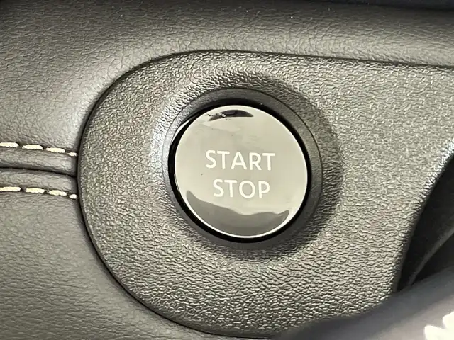 日産 セレナ e－パワー ハイウェイスター V 鹿児島県 2025(令7)年 0.1千km 白 登録済未使用車/プロパイロット（ナビリンク機能付）/+プロパイロット緊急停止支援システム（SOSコール機能付）/+SOSコール/アラウンドビューモニター（移動物 検知機能付）/12.3型NissanConnectナビゲーション/・フルセグTV、BT対応、USB、AM/FM/・AppleCarPlay、AndroidAuto、HDMI/・AmazonAlexa/ステアリングスイッチ/後席モニター/両側電動スライドドア/ドライブレコーダー（前後セット）/インテリジェントルームミラー/ETC2.0/ワイヤレス充電器/電動パーキングブレーキ/オートホールド機能/オートライト/アダプティブLEDヘッドライト/LEDフォグ/純正16インチアルミホイール