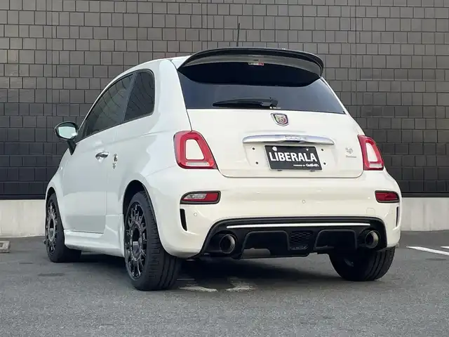 アバルト ５９５ ツーリズモ 静岡県 2022(令4)年 1.3万km 白 ブラウンレザーシート ダイヤモンドステッチ/OZracing16インチAW /REMUS2本出しマフラー/社外フロントスポイラー/社外カーボンリヤスポイラー /シリコンインテークホース/KONIショックアブソーバー/アイバッハサスペンション/キーレス/ETC/リヤガラスフィルム施工