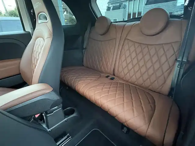 アバルト ５９５ ツーリズモ 静岡県 2022(令4)年 1.3万km 白 ブラウンレザーシート ダイヤモンドステッチ/OZracing16インチAW /REMUS2本出しマフラー/社外フロントスポイラー/社外カーボンリヤスポイラー /シリコンインテークホース/KONIショックアブソーバー/アイバッハサスペンション/キーレス/ETC/リヤガラスフィルム施工