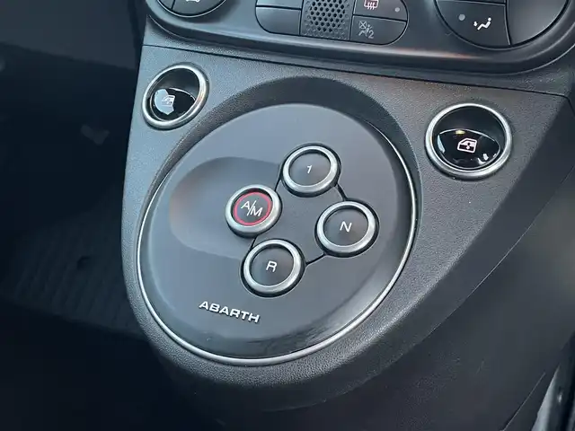 アバルト ５９５ ツーリズモ 静岡県 2022(令4)年 1.3万km 白 ブラウンレザーシート ダイヤモンドステッチ/OZracing16インチAW /REMUS2本出しマフラー/社外フロントスポイラー/社外カーボンリヤスポイラー /シリコンインテークホース/KONIショックアブソーバー/アイバッハサスペンション/キーレス/ETC/リヤガラスフィルム施工