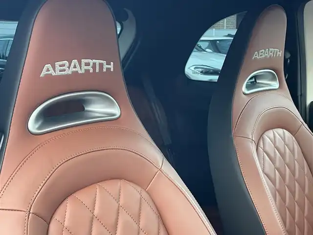 アバルト ５９５ ツーリズモ 静岡県 2022(令4)年 1.3万km 白 ブラウンレザーシート ダイヤモンドステッチ/OZracing16インチAW /REMUS2本出しマフラー/社外フロントスポイラー/社外カーボンリヤスポイラー /シリコンインテークホース/KONIショックアブソーバー/アイバッハサスペンション/キーレス/ETC/リヤガラスフィルム施工