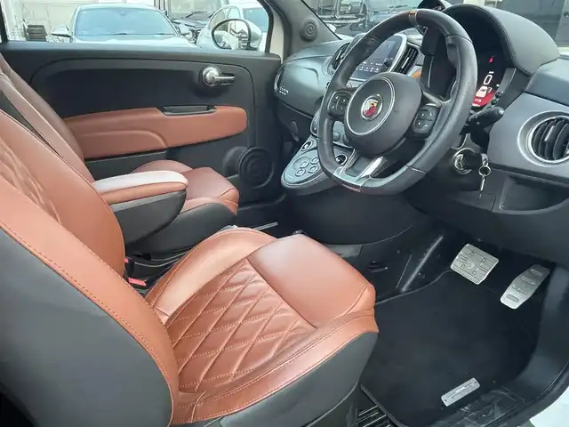 アバルト ５９５ ツーリズモ 静岡県 2022(令4)年 1.3万km 白 ブラウンレザーシート ダイヤモンドステッチ/OZracing16インチAW /REMUS2本出しマフラー/社外フロントスポイラー/社外カーボンリヤスポイラー /シリコンインテークホース/KONIショックアブソーバー/アイバッハサスペンション/キーレス/ETC/リヤガラスフィルム施工