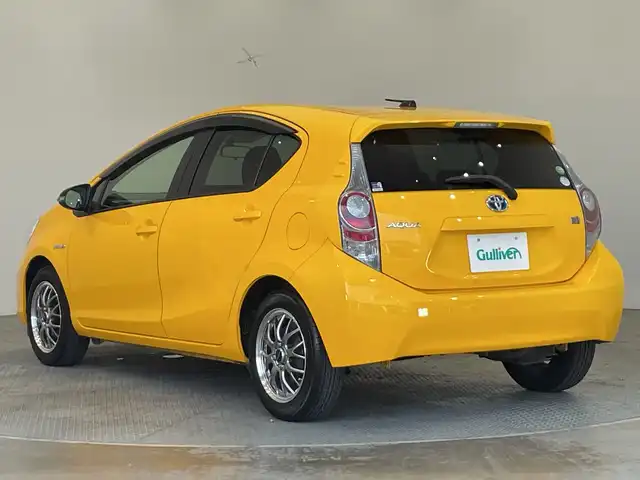 トヨタ アクア S 栃木県 2012(平24)年 5.6万km イエロー ワンオーナー/純正ナビ(NSCN-W68)/(ワンセグTV・CD)/前後ドライブレコーダー/ドアバイザー/ライトレベライザー/ETC/スマートキー/オートエアコン/純正フロアマット/ハロゲンヘッドライト/保証書