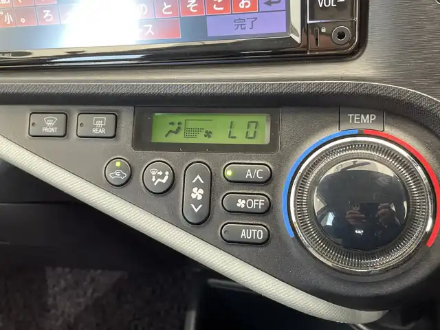 トヨタ アクア S 栃木県 2012(平24)年 5.6万km イエロー ワンオーナー/純正ナビ(NSCN-W68)/(ワンセグTV・CD)/前後ドライブレコーダー/ドアバイザー/ライトレベライザー/ETC/スマートキー/オートエアコン/純正フロアマット/ハロゲンヘッドライト/保証書