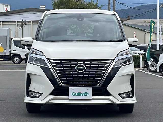 日産 セレナ ハイウェイスター V 長野県 2021(令3)年 3.3万km ブリリアントホワイトパール プロパイロット/インテリジェントエマージェンシーブレーキ/踏み間違い衝突防止アシスト/車線逸脱防止支援システム/車線逸脱警報/後側方衝突防止アシスト/後方車両検知警報/後退時車両検知警報/前方衝突予測警報/コーナーセンサー/純正フリップダウンモニター/純正10インチSDナビ/（CD/DVD/フルセグTV/BT）/バックカメラ/ビルトインETC/ドライブレコーダー/ハンズフリーパワースライドドア（両側）/ブラインドスポットモニター/革巻きステアリング/ステアリングスイッチ/電動パーキングブレーキ/ブレーキホールド/LEDヘッドランプ/フォグランプ/オートライト/スマートキー/Pスタート/電動格納ミラー/純正フロアマット/純正16インチAW