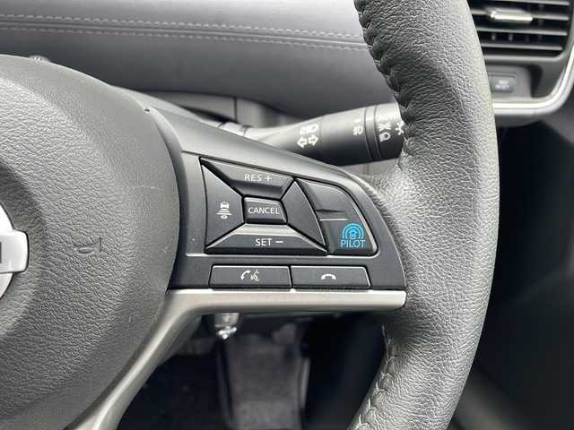 日産 セレナ ハイウェイスター V 長野県 2021(令3)年 3.3万km ブリリアントホワイトパール プロパイロット/インテリジェントエマージェンシーブレーキ/踏み間違い衝突防止アシスト/車線逸脱防止支援システム/車線逸脱警報/後側方衝突防止アシスト/後方車両検知警報/後退時車両検知警報/前方衝突予測警報/コーナーセンサー/純正フリップダウンモニター/純正10インチSDナビ/（CD/DVD/フルセグTV/BT）/バックカメラ/ビルトインETC/ドライブレコーダー/ハンズフリーパワースライドドア（両側）/ブラインドスポットモニター/革巻きステアリング/ステアリングスイッチ/電動パーキングブレーキ/ブレーキホールド/LEDヘッドランプ/フォグランプ/オートライト/スマートキー/Pスタート/電動格納ミラー/純正フロアマット/純正16インチAW