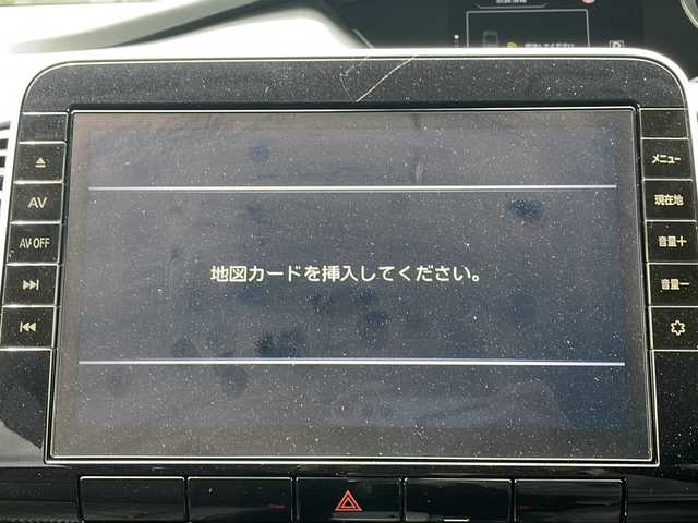日産 セレナ ハイウェイスター V 長野県 2021(令3)年 3.3万km ブリリアントホワイトパール プロパイロット/インテリジェントエマージェンシーブレーキ/踏み間違い衝突防止アシスト/車線逸脱防止支援システム/車線逸脱警報/後側方衝突防止アシスト/後方車両検知警報/後退時車両検知警報/前方衝突予測警報/コーナーセンサー/純正フリップダウンモニター/純正10インチSDナビ/（CD/DVD/フルセグTV/BT）/バックカメラ/ビルトインETC/ドライブレコーダー/ハンズフリーパワースライドドア（両側）/ブラインドスポットモニター/革巻きステアリング/ステアリングスイッチ/電動パーキングブレーキ/ブレーキホールド/LEDヘッドランプ/フォグランプ/オートライト/スマートキー/Pスタート/電動格納ミラー/純正フロアマット/純正16インチAW
