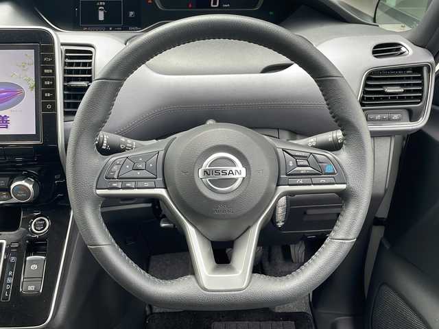 日産 セレナ ハイウェイスター V 長野県 2021(令3)年 3.3万km ブリリアントホワイトパール プロパイロット/インテリジェントエマージェンシーブレーキ/踏み間違い衝突防止アシスト/車線逸脱防止支援システム/車線逸脱警報/後側方衝突防止アシスト/後方車両検知警報/後退時車両検知警報/前方衝突予測警報/コーナーセンサー/純正フリップダウンモニター/純正10インチSDナビ/（CD/DVD/フルセグTV/BT）/バックカメラ/ビルトインETC/ドライブレコーダー/ハンズフリーパワースライドドア（両側）/ブラインドスポットモニター/革巻きステアリング/ステアリングスイッチ/電動パーキングブレーキ/ブレーキホールド/LEDヘッドランプ/フォグランプ/オートライト/スマートキー/Pスタート/電動格納ミラー/純正フロアマット/純正16インチAW
