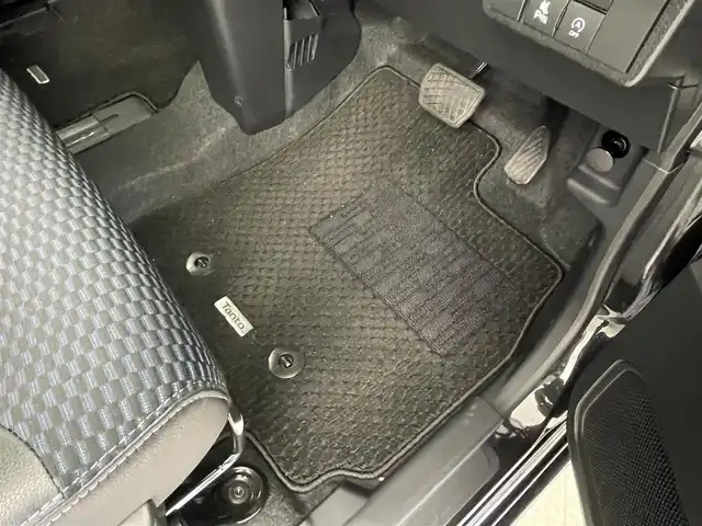 ダイハツ タント カスタム X 群馬県 2025(令7)年 0.3万km ブラックマイカメタリック 純正ディスプレイオーディオ/バックカメラ/衝突軽減ブレーキ/アイドリングストップ/電動格納ミラー/スマートキー/両側パワースライドドア/クリアランスソナー/LEDオートライト/シートヒーター/ハーフレザーシート/純正フロアマット/純正アルミホイール/横滑り防止装置/盗難防止装置