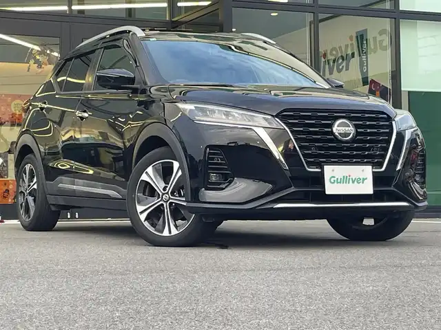 日産 キックス X 愛媛県 2020(令2)年 3万km ピュアブラック 純正7型ナビ/全周囲カメラ/プロパイロット/アダプティブクルーズコントロール/インテリジェントルームミラー/クリアランスソナー/ルーフレール/ステアリングリモコン/電動パーキングブレーキ/電格ミラー/純正ドアバイザー/ヘッドライトレベライザー/黒半革シート/LEDヘッドライト/現状サマー(純正AW)(205/55/R17)/YOKOHAMA BluEarth E70/禁煙車