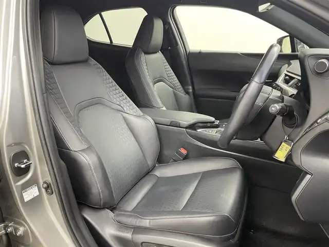 レクサス ＵＸ 200 バージョンC 埼玉県 2020(令2)年 3.6万km ソニックチタニウム メーカーナビ　バックカメラ　ビルトインＥＴＣ２．０　ドライブレコーダー　セーフティシステムプラス　レーダークルーズコントロール　メモリシート　ステアリングヒーター　シートヒーター　オートハイビーム