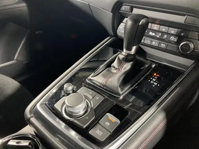 マツダ ＣＸ－８ XD ブラックトーンエディション 沖縄県 2022(令4)年 2.2万km ポリメタルグレーM 県外仕入　/禁煙車　/純正１０インチナビ（ＢＴ，フルセグ，ラジオ，ＵＳＢ）　/３６０°ビューモニター　/ＢＯＳＥサウンドシステム　/フリップダウンモニター　/ワイヤレス充電　/パワーシート　/電動リアゲート　/レーダークルーズコントロール/BSM(ブラインドスポットモニター)/HUD(ヘッドアップディスプレイ)/コーナーセンサー/パドルシフト　/ルーフレール/純正フロアマット/ハーフレザーシート/LEDヘッドライト/純正19インチヘッドライト