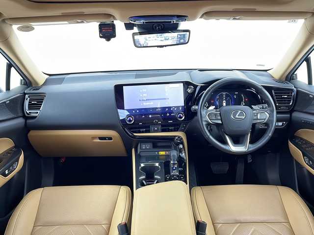 レクサス ＮＸ 350h バージョンL 愛知県 2022(令4)年 2.5万km ソニッククォーツ 純正ナビ/パノラミックビューモニター/マークレビンソン/パノラマルーフ/ルーフレール/デジタルインナーミラー/ワイヤレス充電/純正20インチアルミホイール/ETC2.0/前後ドライブレコーダー/レクサスチームメイト/アドバンストパーク/ヘッドアップディスプレイ/レザーシート/前席パワーシート/シートメモリー/前席シートヒーター+シートベンチレーション/純正フロアマット/レクサスセーフティシステム/レーンディパーチャーアラート/クリアランスソナー/パーキングサポートブレーキ/ブラインドスポットモニター/安心降車アシスト/リヤクロストラフィックアラート/リヤカメラディテクション/プロアクティブドライビングアシスト/ロードサインアシスト/アダプティブクルーズコントロール/レーントレーシングアシスト/LEDヘッドライト/オートハイビーム/オートライト/フロント・リヤフォグランプ/スペアキー(スマートキー・カードキー)/保証書・取扱説明書