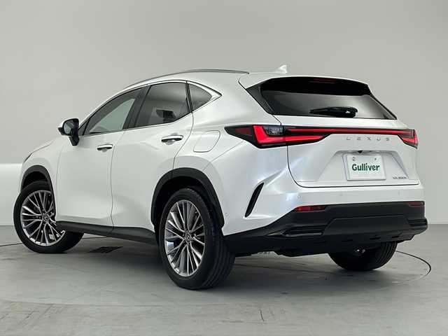 レクサス ＮＸ 350h バージョンL 愛知県 2022(令4)年 2.5万km ソニッククォーツ 純正ナビ/パノラミックビューモニター/マークレビンソン/パノラマルーフ/ルーフレール/デジタルインナーミラー/ワイヤレス充電/純正20インチアルミホイール/ETC2.0/前後ドライブレコーダー/レクサスチームメイト/アドバンストパーク/ヘッドアップディスプレイ/レザーシート/前席パワーシート/シートメモリー/前席シートヒーター+シートベンチレーション/純正フロアマット/レクサスセーフティシステム/レーンディパーチャーアラート/クリアランスソナー/パーキングサポートブレーキ/ブラインドスポットモニター/安心降車アシスト/リヤクロストラフィックアラート/リヤカメラディテクション/プロアクティブドライビングアシスト/ロードサインアシスト/アダプティブクルーズコントロール/レーントレーシングアシスト/LEDヘッドライト/オートハイビーム/オートライト/フロント・リヤフォグランプ/スペアキー(スマートキー・カードキー)/保証書・取扱説明書