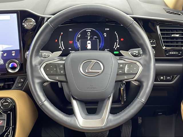 レクサス ＮＸ 350h バージョンL 愛知県 2022(令4)年 2.5万km ソニッククォーツ 純正ナビ/パノラミックビューモニター/マークレビンソン/パノラマルーフ/ルーフレール/デジタルインナーミラー/ワイヤレス充電/純正20インチアルミホイール/ETC2.0/前後ドライブレコーダー/レクサスチームメイト/アドバンストパーク/ヘッドアップディスプレイ/レザーシート/前席パワーシート/シートメモリー/前席シートヒーター+シートベンチレーション/純正フロアマット/レクサスセーフティシステム/レーンディパーチャーアラート/クリアランスソナー/パーキングサポートブレーキ/ブラインドスポットモニター/安心降車アシスト/リヤクロストラフィックアラート/リヤカメラディテクション/プロアクティブドライビングアシスト/ロードサインアシスト/アダプティブクルーズコントロール/レーントレーシングアシスト/LEDヘッドライト/オートハイビーム/オートライト/フロント・リヤフォグランプ/スペアキー(スマートキー・カードキー)/保証書・取扱説明書