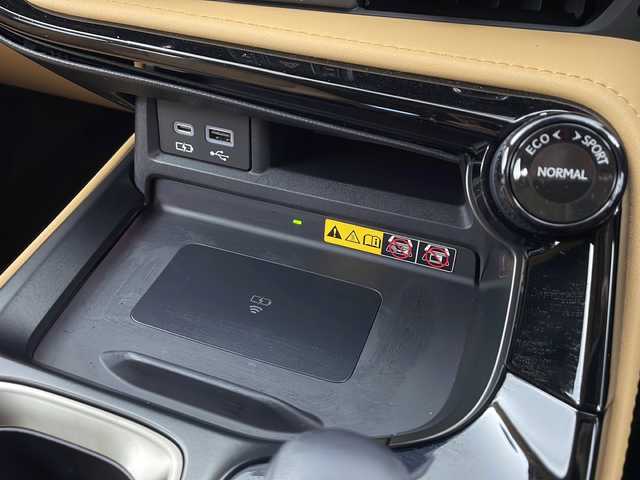 レクサス ＮＸ 350h バージョンL 愛知県 2022(令4)年 2.5万km ソニッククォーツ 純正ナビ/パノラミックビューモニター/マークレビンソン/パノラマルーフ/ルーフレール/デジタルインナーミラー/ワイヤレス充電/純正20インチアルミホイール/ETC2.0/前後ドライブレコーダー/レクサスチームメイト/アドバンストパーク/ヘッドアップディスプレイ/レザーシート/前席パワーシート/シートメモリー/前席シートヒーター+シートベンチレーション/純正フロアマット/レクサスセーフティシステム/レーンディパーチャーアラート/クリアランスソナー/パーキングサポートブレーキ/ブラインドスポットモニター/安心降車アシスト/リヤクロストラフィックアラート/リヤカメラディテクション/プロアクティブドライビングアシスト/ロードサインアシスト/アダプティブクルーズコントロール/レーントレーシングアシスト/LEDヘッドライト/オートハイビーム/オートライト/フロント・リヤフォグランプ/スペアキー(スマートキー・カードキー)/保証書・取扱説明書