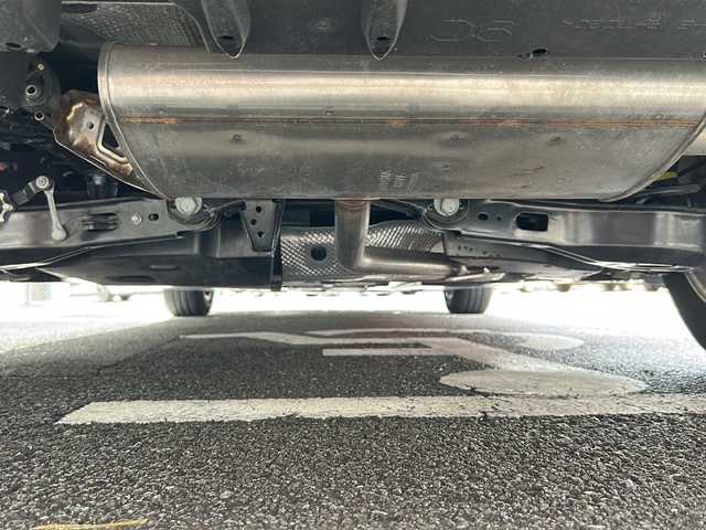トヨタ プリウス S 大阪府 2019(令1)年 0.9万km シルバーM ケンウッド７Ｖ型メモリナビ/プリクラッシュセーフティー/パーキングサポートブレーキ/レーンディバーチャーアラート/レーダクルーズコントロール/クリアランスソナー/車両接近警報/電制シフト/純正１５ＡＷ＆ホイールキャップ/フルオートエアコン/オートハイビーム＆オートライト/ステアリングリモコン/車線逸脱警報/電動格納ドアミラー
