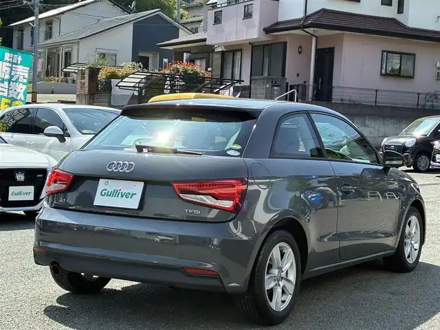 アウディ Ａ１ 1．0TFSI 熊本県 2016(平28)年 3.7万km ナノグレー/フロレットシルバーM 純正メーカーナビ/【フルセグTV/Bluetooth/CD/DVD】/コーナーセンサー/ウィンカーミラー/アイドリングストップ/オートLEDライト/純正15インチAW/ETC/革巻きステアリング/純正フロアマット/ABS/横滑り防止装置/盗難防止装置/保証書/取扱説明書/スペアキー