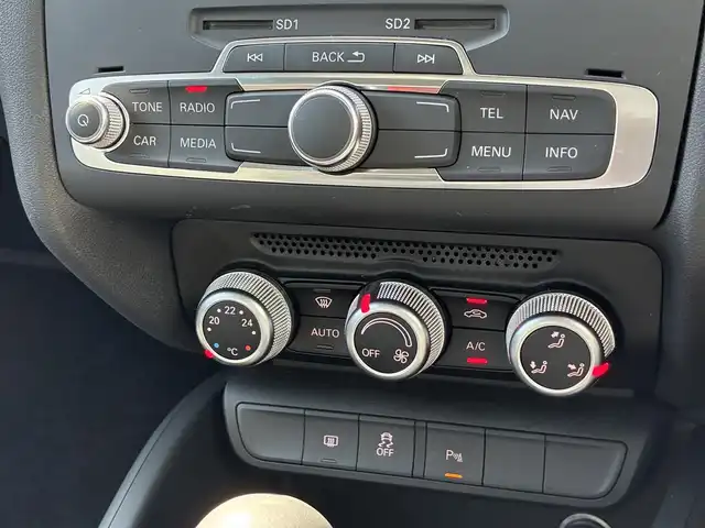 アウディ Ａ１ 1．0TFSI 熊本県 2016(平28)年 3.7万km ナノグレー/フロレットシルバーM 純正メーカーナビ/【フルセグTV/Bluetooth/CD/DVD】/コーナーセンサー/ウィンカーミラー/アイドリングストップ/オートLEDライト/純正15インチAW/ETC/革巻きステアリング/純正フロアマット/ABS/横滑り防止装置/盗難防止装置/保証書/取扱説明書/スペアキー