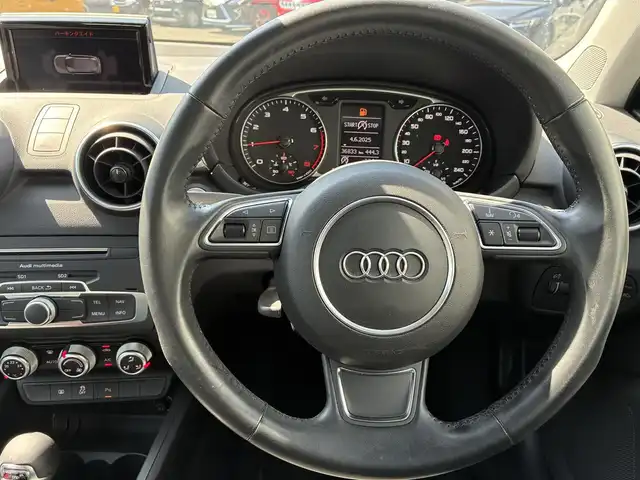 アウディ Ａ１ 1．0TFSI 熊本県 2016(平28)年 3.7万km ナノグレー/フロレットシルバーM 純正メーカーナビ/【フルセグTV/Bluetooth/CD/DVD】/コーナーセンサー/ウィンカーミラー/アイドリングストップ/オートLEDライト/純正15インチAW/ETC/革巻きステアリング/純正フロアマット/ABS/横滑り防止装置/盗難防止装置/保証書/取扱説明書/スペアキー