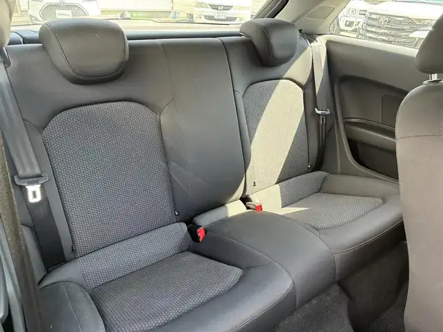 アウディ Ａ１ 1．0TFSI 熊本県 2016(平28)年 3.7万km ナノグレー/フロレットシルバーM 純正メーカーナビ/【フルセグTV/Bluetooth/CD/DVD】/コーナーセンサー/ウィンカーミラー/アイドリングストップ/オートLEDライト/純正15インチAW/ETC/革巻きステアリング/純正フロアマット/ABS/横滑り防止装置/盗難防止装置/保証書/取扱説明書/スペアキー