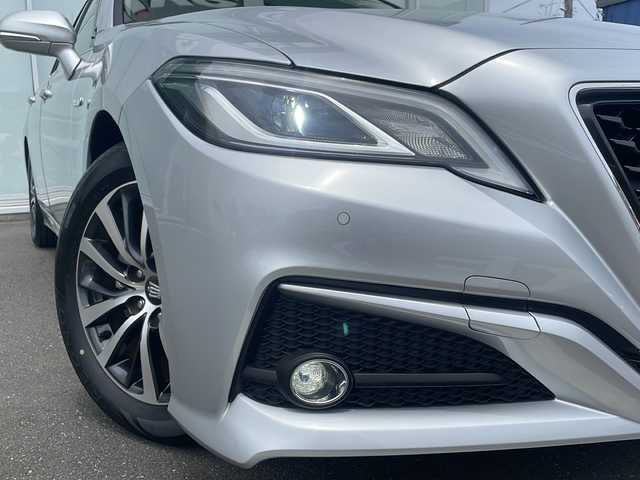 トヨタ クラウン ハイブリッド 神奈川県 2019(平31)年 3.2万km シルバーM 純正ナビ（フルセグ　ＣＤ／ＤＶ　Ｂｌｕｅｔｏｏｔｈ）　/バックカメラ　/追従クルーズコントロール　/レーンキープアシスト　/シートヒーターＤ＋Ｎ席　/パワーシートＤ＋Ｎ席　/コーナーセンサー/ドライブレコーダー/ビルドインETC2.0/純正アルミホイル/純正フロアマット/ABS/横滑り防止装置/衝突被害軽減システム/オートマチックハイビーム