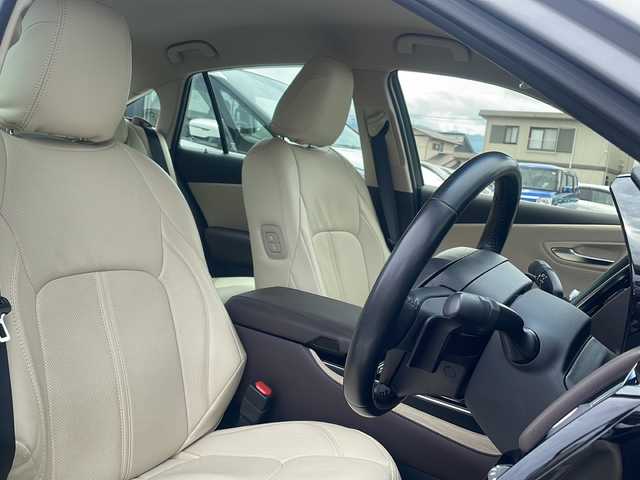 トヨタ クラウン ハイブリッド 神奈川県 2019(平31)年 3.2万km シルバーM 純正ナビ（フルセグ　ＣＤ／ＤＶ　Ｂｌｕｅｔｏｏｔｈ）　/バックカメラ　/追従クルーズコントロール　/レーンキープアシスト　/シートヒーターＤ＋Ｎ席　/パワーシートＤ＋Ｎ席　/コーナーセンサー/ドライブレコーダー/ビルドインETC2.0/純正アルミホイル/純正フロアマット/ABS/横滑り防止装置/衝突被害軽減システム/オートマチックハイビーム