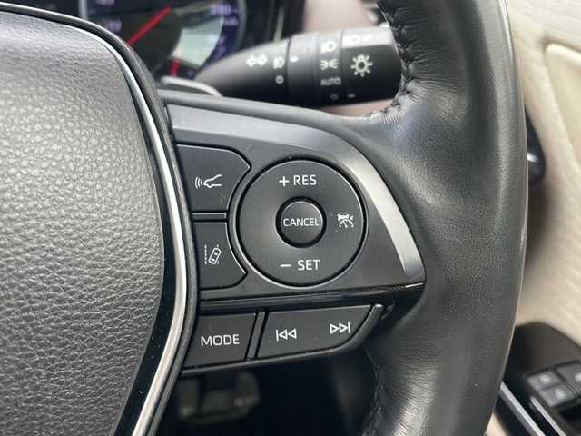 トヨタ クラウン ハイブリッド 神奈川県 2019(平31)年 3.2万km シルバーM 純正ナビ（フルセグ　ＣＤ／ＤＶ　Ｂｌｕｅｔｏｏｔｈ）　/バックカメラ　/追従クルーズコントロール　/レーンキープアシスト　/シートヒーターＤ＋Ｎ席　/パワーシートＤ＋Ｎ席　/コーナーセンサー/ドライブレコーダー/ビルドインETC2.0/純正アルミホイル/純正フロアマット/ABS/横滑り防止装置/衝突被害軽減システム/オートマチックハイビーム