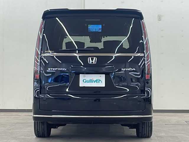 ホンダ ステップワゴン スパーダ 道央・札幌 2022(令4)年 1.5万km クリスタルブラックパール /4WD//純正１１．４インチナビ(CD/DVD/TV/FM/AM/BT)//純正フリップダウンモニター//ホンダセンシング/・車線逸脱警報/・歩行者事故低減ステアリング/・先行車発進お知らせ/・衝突軽減/・パーキングセンサー警報/・ブラインドスポットインフォメーション/・アダプティブクルーズコントロール/・前後コーナーセンサー//前席シートヒーター//パワーバックドア//オートライト//スペアキー１本//ETC//両側パワースライドドア//ウインカーミラー//ステアリングスイッチ//パドルシフト//左右独立エアコン//クラッツィオシートカバー