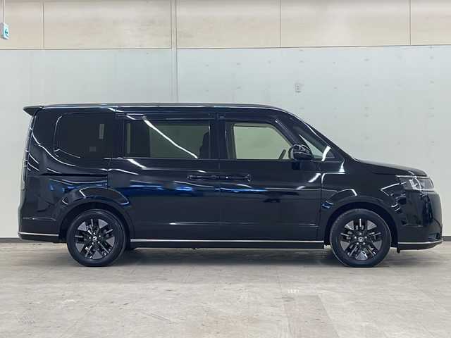 ホンダ ステップワゴン スパーダ 道央・札幌 2022(令4)年 1.5万km クリスタルブラックパール /4WD//純正１１．４インチナビ(CD/DVD/TV/FM/AM/BT)//純正フリップダウンモニター//ホンダセンシング/・車線逸脱警報/・歩行者事故低減ステアリング/・先行車発進お知らせ/・衝突軽減/・パーキングセンサー警報/・ブラインドスポットインフォメーション/・アダプティブクルーズコントロール/・前後コーナーセンサー//前席シートヒーター//パワーバックドア//オートライト//スペアキー１本//ETC//両側パワースライドドア//ウインカーミラー//ステアリングスイッチ//パドルシフト//左右独立エアコン//クラッツィオシートカバー