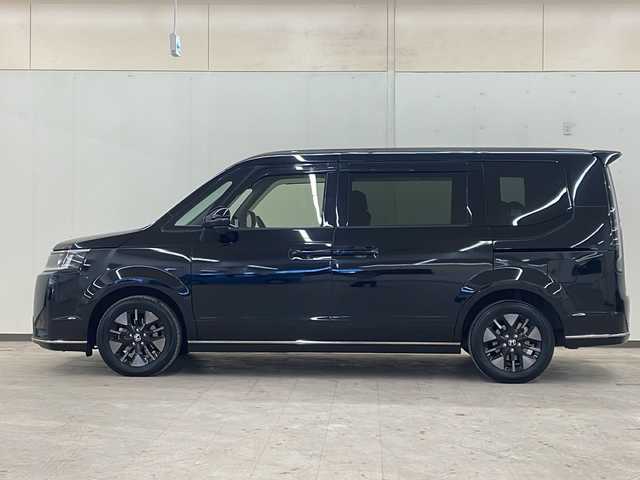 ホンダ ステップワゴン スパーダ 道央・札幌 2022(令4)年 1.5万km クリスタルブラックパール /4WD//純正１１．４インチナビ(CD/DVD/TV/FM/AM/BT)//純正フリップダウンモニター//ホンダセンシング/・車線逸脱警報/・歩行者事故低減ステアリング/・先行車発進お知らせ/・衝突軽減/・パーキングセンサー警報/・ブラインドスポットインフォメーション/・アダプティブクルーズコントロール/・前後コーナーセンサー//前席シートヒーター//パワーバックドア//オートライト//スペアキー１本//ETC//両側パワースライドドア//ウインカーミラー//ステアリングスイッチ//パドルシフト//左右独立エアコン//クラッツィオシートカバー