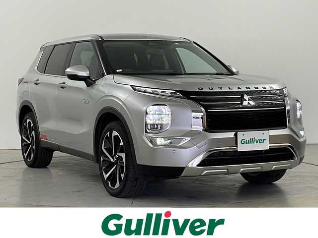 三菱 アウトランダー ＰＨＥＶ G 道央・札幌 2023(令5)年 1.6万km スターリングシルバーM ・４WD/・衝突被害軽減ブレーキシステム/・踏み間違い衝突防止アシスト/車線逸脱警報システム/・車線逸脱防止支援機能（LDP）/・12.3インチ純正ナビゲーション（TV/AppleCarPlay/USB）/・Bluetooth/・全周囲カメラ/・レーダークルーズコントロール/・ハンドルヒーター/・シートヒーター/運転席パワーシート/・LEDオートライト/オートハイビーム/・コーナーセンサー/・電動リアゲート/・ETC