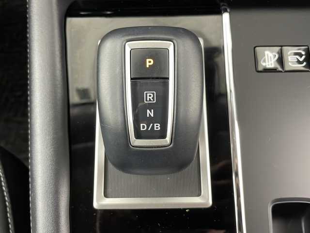 三菱 アウトランダー ＰＨＥＶ G 道央・札幌 2023(令5)年 1.6万km スターリングシルバーM ・４WD/・衝突被害軽減ブレーキシステム/・踏み間違い衝突防止アシスト/車線逸脱警報システム/・車線逸脱防止支援機能（LDP）/・12.3インチ純正ナビゲーション（TV/AppleCarPlay/USB）/・Bluetooth/・全周囲カメラ/・レーダークルーズコントロール/・ハンドルヒーター/・シートヒーター/運転席パワーシート/・LEDオートライト/オートハイビーム/・コーナーセンサー/・電動リアゲート/・ETC