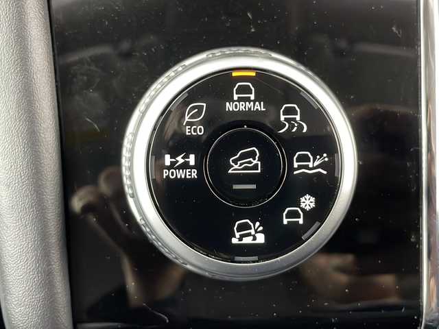 三菱 アウトランダー ＰＨＥＶ G 道央・札幌 2023(令5)年 1.6万km スターリングシルバーM ・４WD/・衝突被害軽減ブレーキシステム/・踏み間違い衝突防止アシスト/車線逸脱警報システム/・車線逸脱防止支援機能（LDP）/・12.3インチ純正ナビゲーション（TV/AppleCarPlay/USB）/・Bluetooth/・全周囲カメラ/・レーダークルーズコントロール/・ハンドルヒーター/・シートヒーター/運転席パワーシート/・LEDオートライト/オートハイビーム/・コーナーセンサー/・電動リアゲート/・ETC