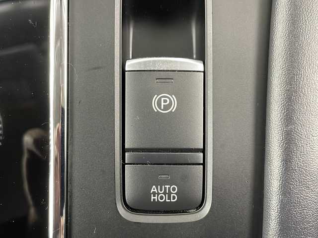 三菱 アウトランダー ＰＨＥＶ G 道央・札幌 2023(令5)年 1.6万km スターリングシルバーM ・４WD/・衝突被害軽減ブレーキシステム/・踏み間違い衝突防止アシスト/車線逸脱警報システム/・車線逸脱防止支援機能（LDP）/・12.3インチ純正ナビゲーション（TV/AppleCarPlay/USB）/・Bluetooth/・全周囲カメラ/・レーダークルーズコントロール/・ハンドルヒーター/・シートヒーター/運転席パワーシート/・LEDオートライト/オートハイビーム/・コーナーセンサー/・電動リアゲート/・ETC