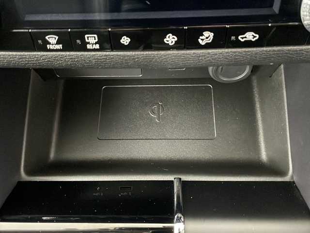 三菱 アウトランダー ＰＨＥＶ G 道央・札幌 2023(令5)年 1.6万km スターリングシルバーM ・４WD/・衝突被害軽減ブレーキシステム/・踏み間違い衝突防止アシスト/車線逸脱警報システム/・車線逸脱防止支援機能（LDP）/・12.3インチ純正ナビゲーション（TV/AppleCarPlay/USB）/・Bluetooth/・全周囲カメラ/・レーダークルーズコントロール/・ハンドルヒーター/・シートヒーター/運転席パワーシート/・LEDオートライト/オートハイビーム/・コーナーセンサー/・電動リアゲート/・ETC