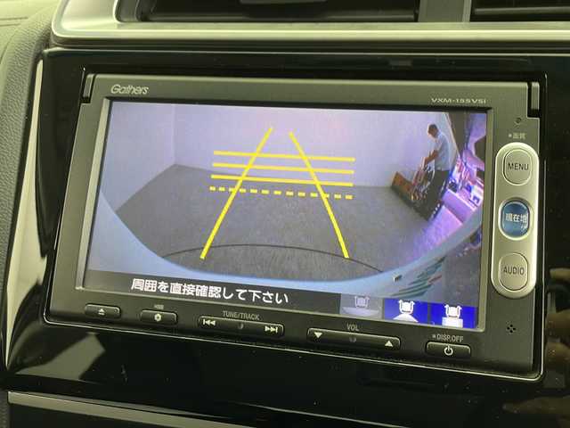ホンダ フィット ハイブリット Fパッケージ 千葉県 2015(平27)年 5.9万km ホワイトオーキッドパール 純正7インチメモリナビ/CD DVD SD ワンセグTV/バックカメラ/ヘッドライトレベライザー/純正フロアマット/横滑り防止装置/ウィンカーミラー/チップアップシート/プッシュスタート/スマートキー/ETC