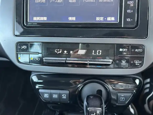 トヨタ プリウス S ツーリングセレ ブラックED 千葉県 2021(令3)年 3.6万km プラチナホワイトパールマイカ 純正メモリナビ/(フルセグTV/CD/DVD/BT/FM/AM)/全周囲カメラ/衝突被害軽減システム/車線逸脱警報/レーダークルーズコントロール/レザーシート/横滑り防止装置/ETC/アイドリングストップ/LEDヘッドライト/フォグランプ/オートライト/ウィンカーミラー/電動格納ミラー/純正17インチAW/シートヒーター/エアシート/シートリフター/プッシュスタート/スマートキー/フロアマット/ドアバイザー/保証書