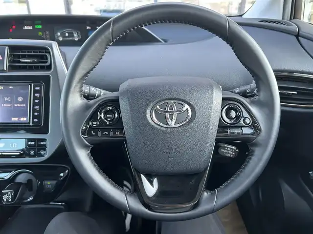 トヨタ プリウス S ツーリングセレ ブラックED 千葉県 2021(令3)年 3.6万km プラチナホワイトパールマイカ 純正メモリナビ/(フルセグTV/CD/DVD/BT/FM/AM)/全周囲カメラ/衝突被害軽減システム/車線逸脱警報/レーダークルーズコントロール/レザーシート/横滑り防止装置/ETC/アイドリングストップ/LEDヘッドライト/フォグランプ/オートライト/ウィンカーミラー/電動格納ミラー/純正17インチAW/シートヒーター/エアシート/シートリフター/プッシュスタート/スマートキー/フロアマット/ドアバイザー/保証書