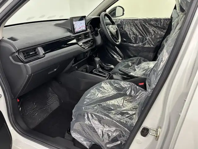 ホンダ ＷＲ－Ｖ Z+ 埼玉県 2025(令7)年 0.1万km未満 プラチナホワイトパール 登録済未使用車/純正ナビ/(Bluetooth/USB/ipod/Apple Car Play/Android Auto/AM/FM)/地デジフルセグ/バックカメラ/Honda SENSING/・アダプティブクルーズコントロール/・衝突軽減ブレーキ/・先行車発進お知らせ機能/・歩行者事故低減ステアリング/・路外逸脱抑制機能/・標識認識機能/・後方誤発進抑制機能/・急アクセル抑制機能/・パーキングセンサーシステム/・オートハイビーム/パドルシフト/プッシュスタート/ステアリングリモコン/ウィンカーミラー/フロントフォグランプ/純正17インチアルミホイール