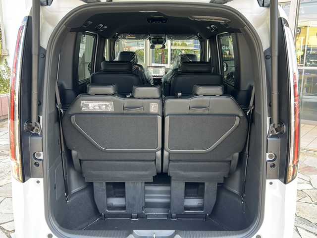 ホンダ ステップワゴン スパーダ eHEV 静岡県 2025(令7)年 0.1千km プラチナホワイトパール 純正ナビ/・CD/DVD/・RADIO/・フルセグTV/・Music Rack/・SD/・USB/・BTA/ホンダセンシング/・衝突軽減ブレーキ（CMBS）/・先行車発進お知らせ機能/・歩行者事故低減ステアリング/・路外逸脱抑制機能/・標識認識機能/・渋滞追従機能付アダプティブクルーズコントロール（ACC）/・車線維持支援システム（LKAS）/・トラフィックジャムアシスト（渋滞運転支援機能）/・ブラインドスポットインフォメーション/・誤発進抑制機能/・後方誤発進抑制機能/・近距離衝突軽減ブレーキ/・急アクセル抑制機能/・パーキングセンサーシステム/・オートハイビーム/主要装備/・両側パワースライドドア/・バックカメラ/・電動パーキング/・パドルシフト/・パワーバックドア/・運転席+助手席シートヒーター/・リアオートエアコン/・減速セレクター/・全列ＵＳＢチャージャー/・２列目オットマン/・SPADA専用16インチアルミ
