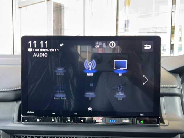 ホンダ ステップワゴン スパーダ eHEV 静岡県 2025(令7)年 0.1千km プラチナホワイトパール 純正ナビ/・CD/DVD/・RADIO/・フルセグTV/・Music Rack/・SD/・USB/・BTA/ホンダセンシング/・衝突軽減ブレーキ（CMBS）/・先行車発進お知らせ機能/・歩行者事故低減ステアリング/・路外逸脱抑制機能/・標識認識機能/・渋滞追従機能付アダプティブクルーズコントロール（ACC）/・車線維持支援システム（LKAS）/・トラフィックジャムアシスト（渋滞運転支援機能）/・ブラインドスポットインフォメーション/・誤発進抑制機能/・後方誤発進抑制機能/・近距離衝突軽減ブレーキ/・急アクセル抑制機能/・パーキングセンサーシステム/・オートハイビーム/主要装備/・両側パワースライドドア/・バックカメラ/・電動パーキング/・パドルシフト/・パワーバックドア/・運転席+助手席シートヒーター/・リアオートエアコン/・減速セレクター/・全列ＵＳＢチャージャー/・２列目オットマン/・SPADA専用16インチアルミ