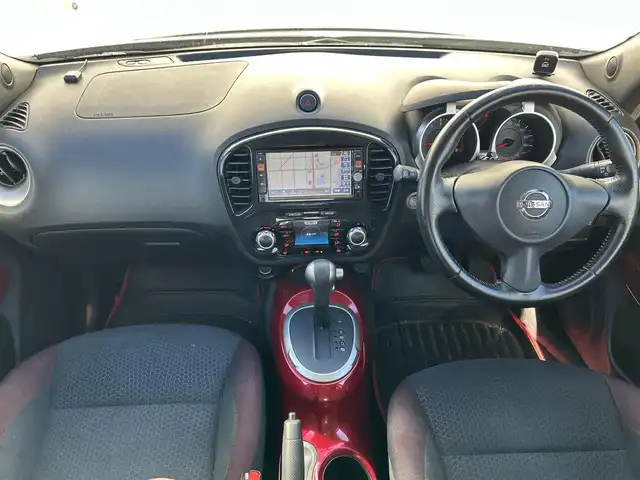 日産 ジューク 15RX Vセレ ドレスアップ 新潟県 2011(平23)年 12.9万km ブラックM 純正ナビ【ワンセグTV/FM・AM/BT/CD/】/バックカメラ/コーナーセンサー/ETC/オートライト/純正アルミホイール/純正フロアマット/革巻きステアリング/プッシュスタート/スマートキー/スペアキー